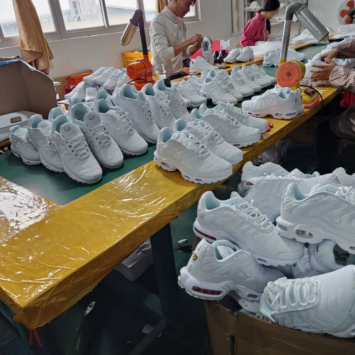 Ков шейный офисный X Nike ACG Air Terra Forma коричневый зелёный DQ1615-700