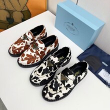 �¿����ǘ˿ۺ�ט���Ь��ܛ��ţ��ɫ�͹���Ů�Lһ�_���Ը�СƤЬ