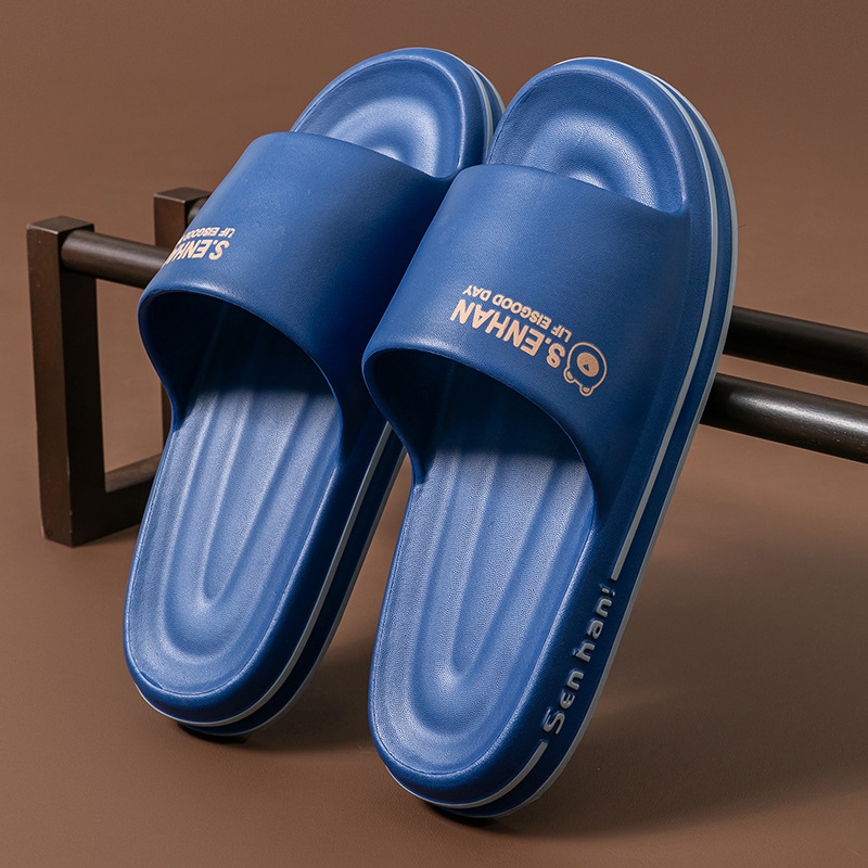 Zapatillas de verano para hombre al aire libre con sensación de pisar nubes, modelo nuevo 2025, sandalias domésticas antideslizantes de EVA para baño interior y hogar para hombres.