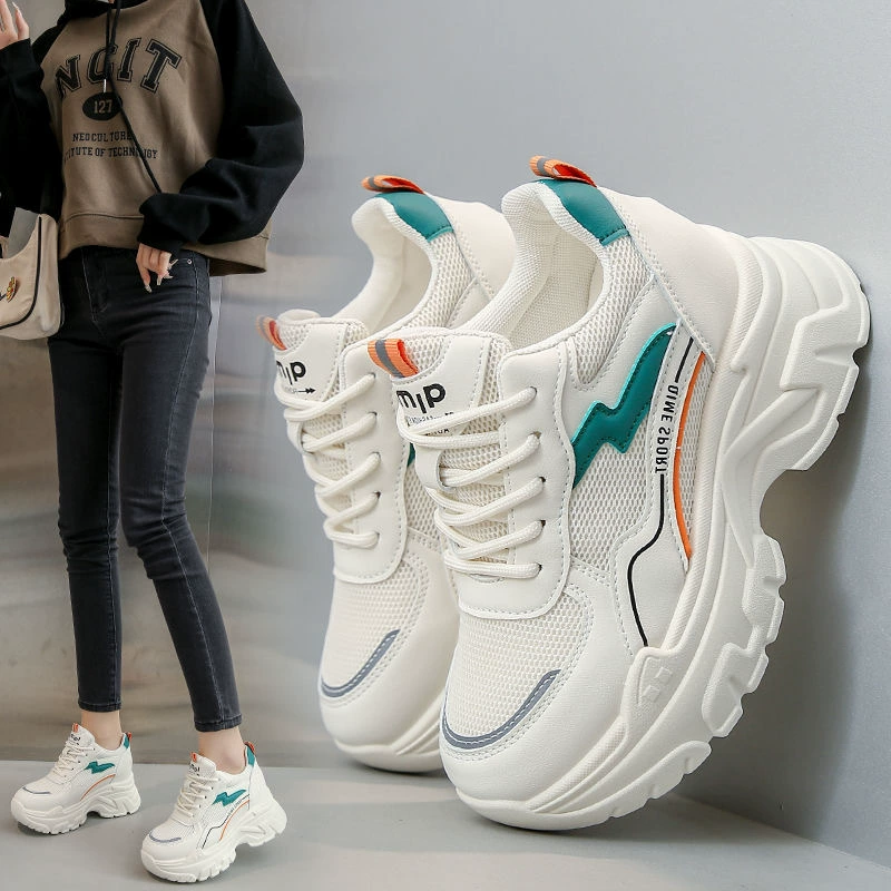 Увеличение обуви папы женский 2024 весной новый дикий маленький человек с толстой подошвой дышащий повседневный спорт маленькие белые туфли