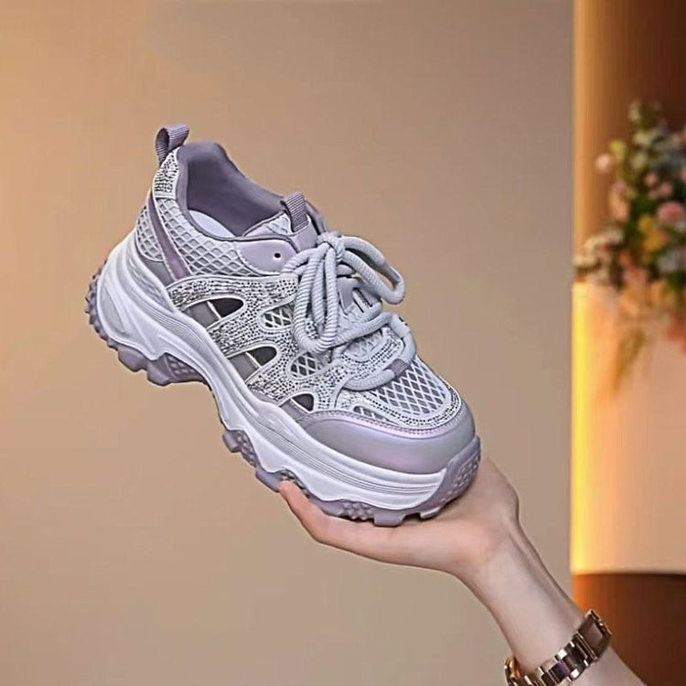 Zapatos de malla huecos transpirables con suela gruesa para mujeres en verano de 2026, nuevos zapatos deportivos cómodos y delgados.