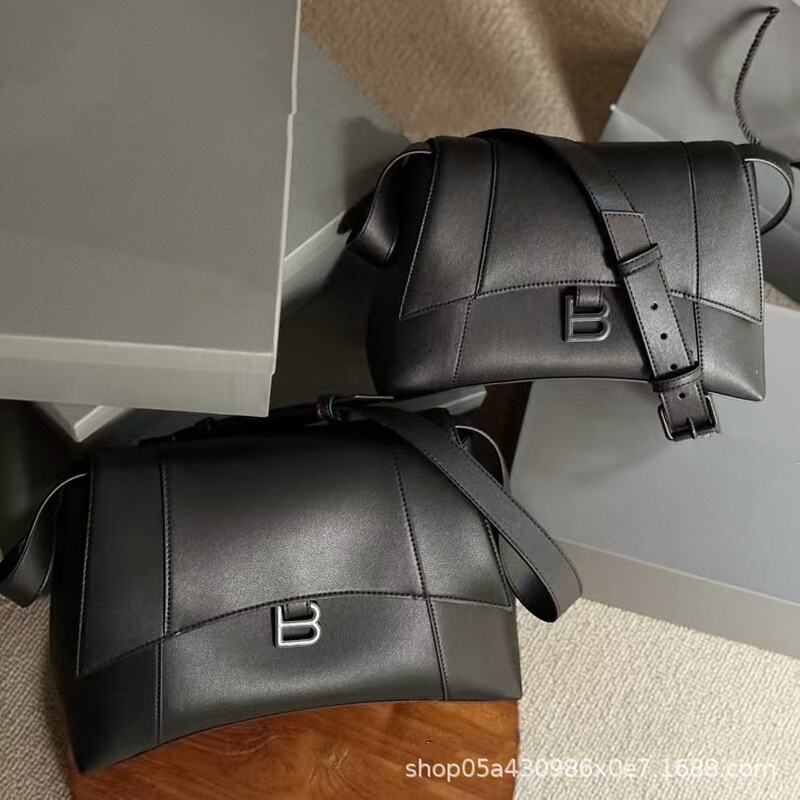 New Large Capacity Black Hardware Saddle Bag Hourglass Bag Autumn and Winter Shoulder Crossbody Underarm Tote Bag B High Version