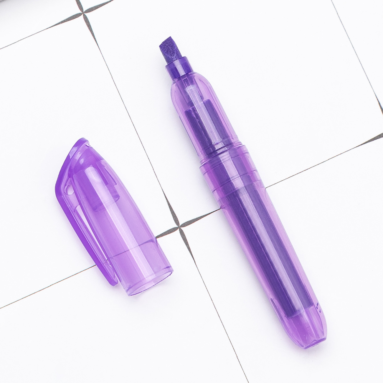 Los estudiantes de plástico al por mayor con un puntero de resaltador de un solo cabezal de color para marcar la línea de puntero de escritura de graffiti