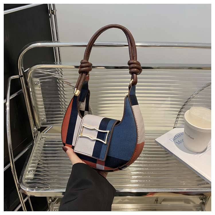 Textura de moda, estilo occidental, un solo hombro, bolso de hombro de color de contraste de personalidad de moda, 2024 nuevo bolso de hombro de verano