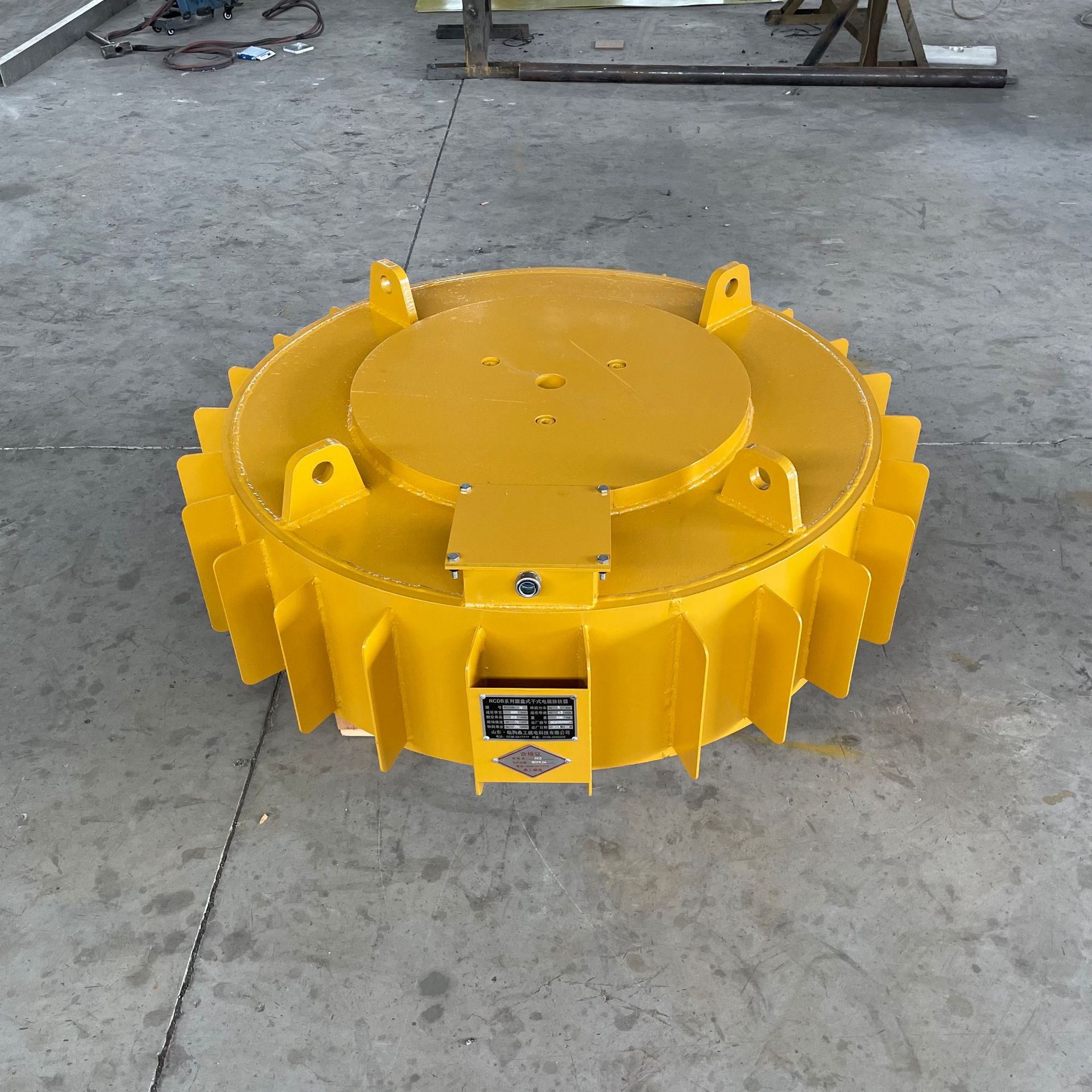 山东鼎工供应电磁干粉除铁器 厂家供应悬挂式圆盘除铁器