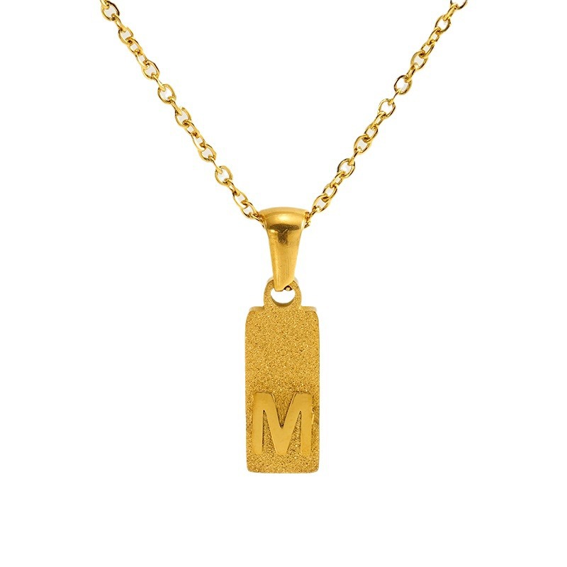 Nuevo estilo europeo y americano 26 colgante de letras inglesas de acero inoxidable prensado de arena collar de cadena de clavícula de letras rectangulares mujeres