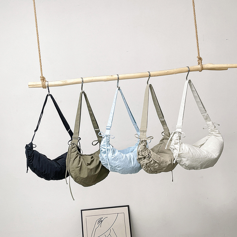 Bolso Bandolera Tipo Albóndiga de Nylon Plisado con Cierre para Uso Diario