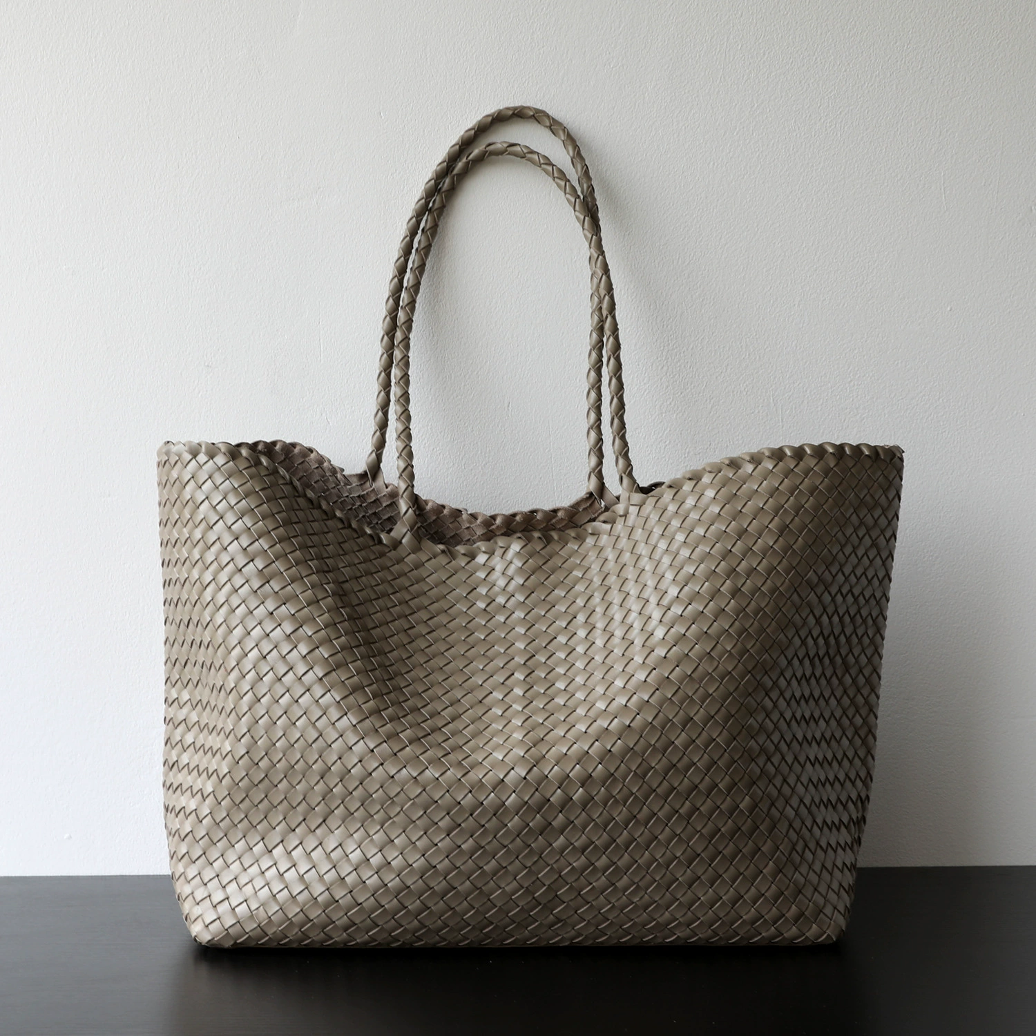 Retro capacious leather bag, high-quality style, genuine leather