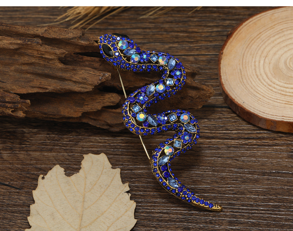 42g Weight Artificial Gemstones Inlay Material Brooches Classification Retro Pin Snake Alloy Plating Inlay Artificial Gemstones Unisex Brooches