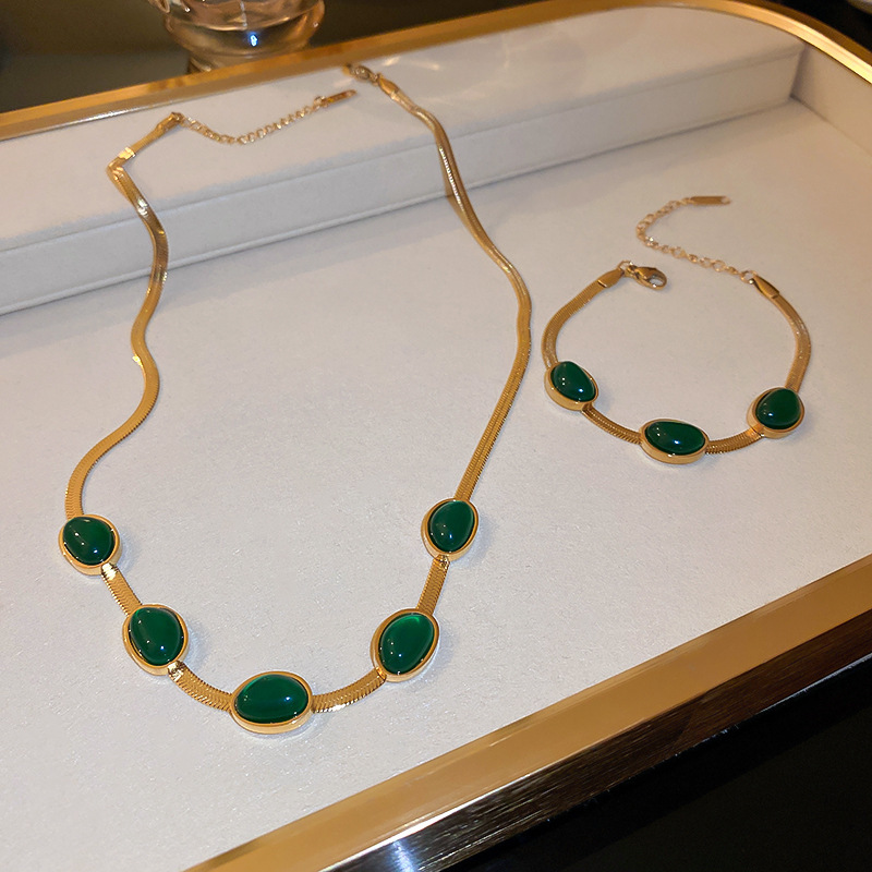 Titanium Steel Vintage Five Emerald Blade Chain Necklace Women's High Design Sense Niche Clavicle Chain Necklace Accessories Titanium Steel Vintage Five Emerald Blade Chain Necklace Women's High Design Sense Niche Clavicle Chain Necklace Accessories