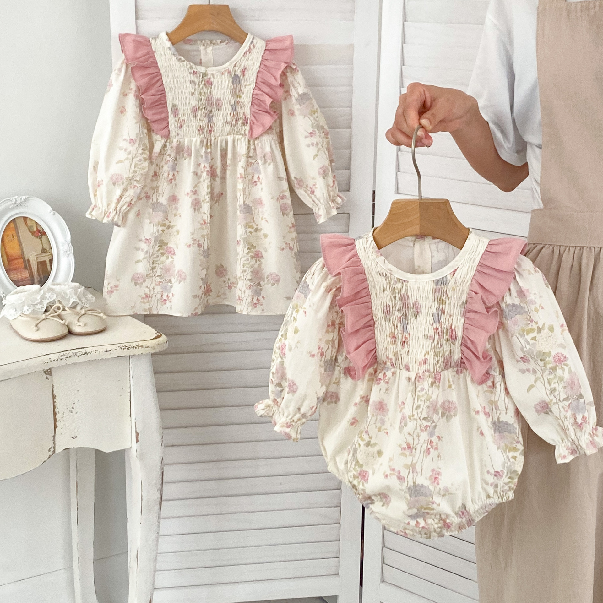 INS primavera nuevo estilo bebé niña francés floral de manga larga vaina ropa estilo occidental bebé hermana ropa niña vestido