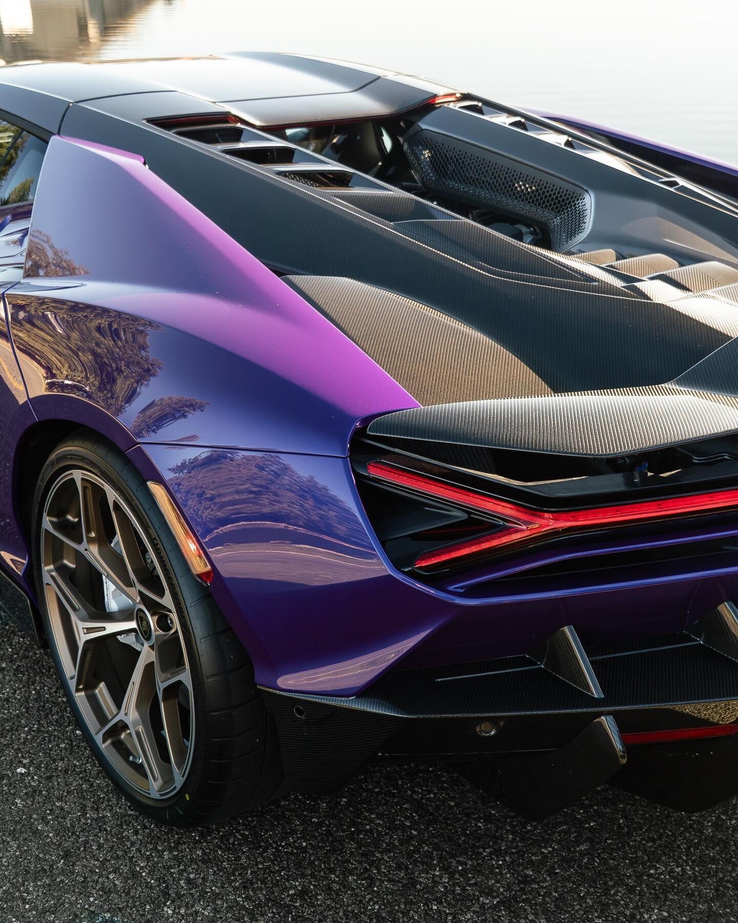 Suitable for Lamborghini's new Aventador Revuelto, modified with original OEM upgraded dry carbon fiber body kit