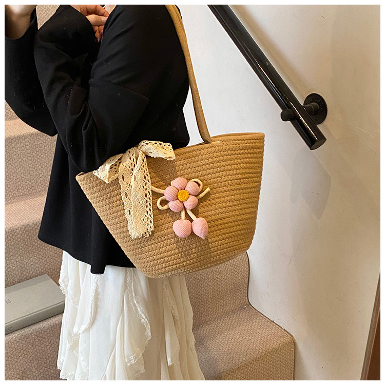 브라운 컬러 + 핑크색 매달린 꽃 + 리본