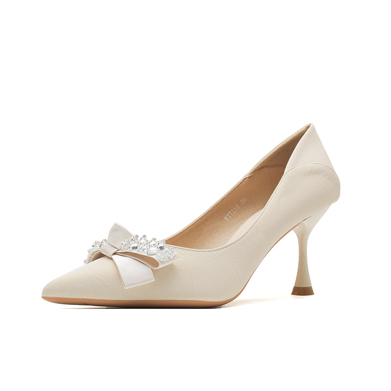Eleganta damskor med spetsig tå och smal klack_voghion.com