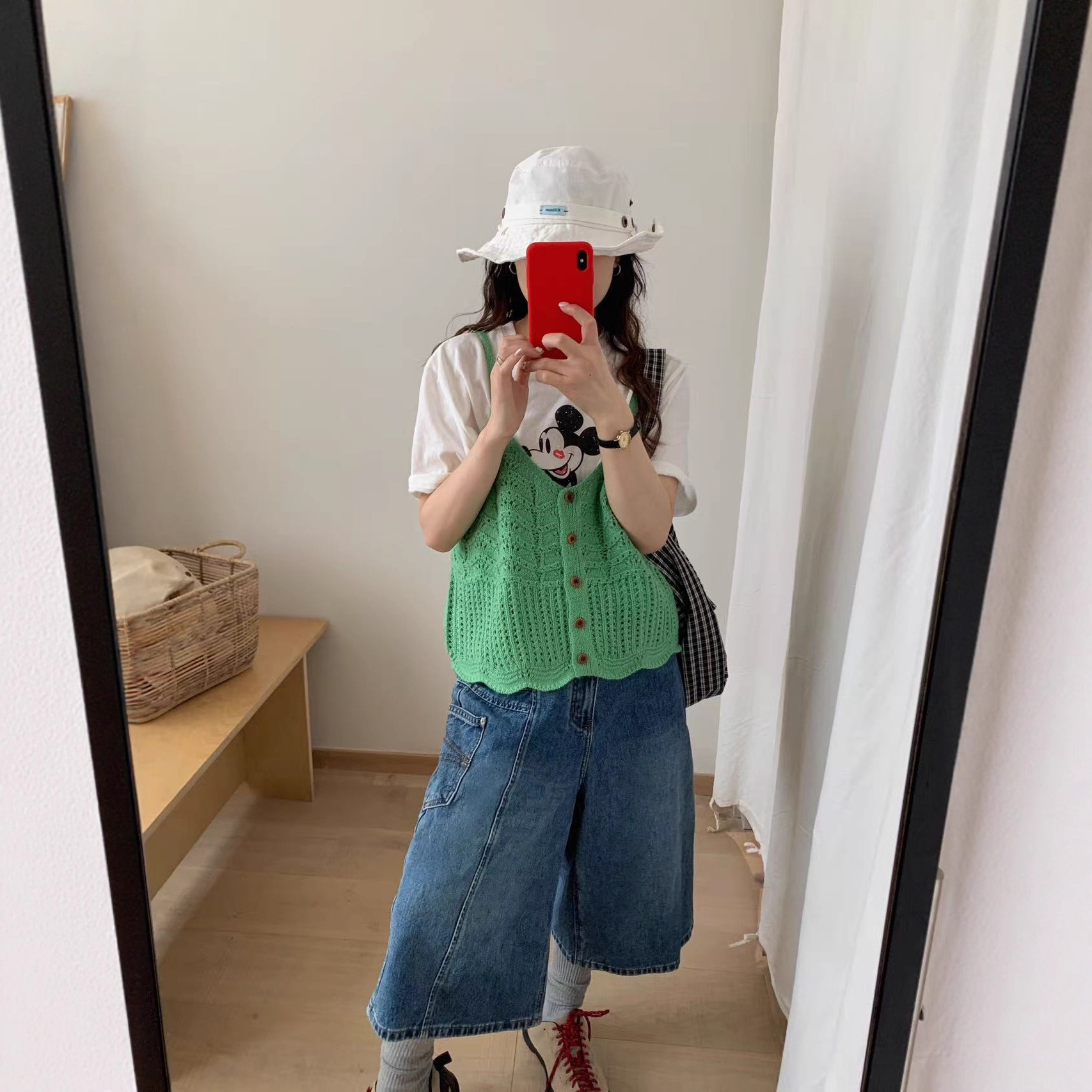 韩国东大门秋季新款羊毛混纺v领单排扣镂空波浪纹针织马甲背心女