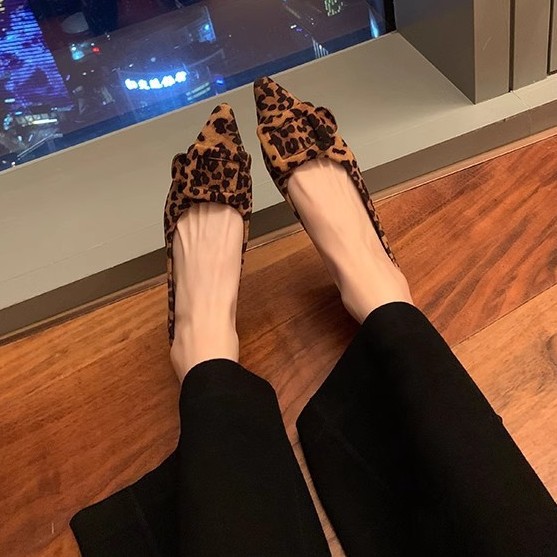 Grape Mom primavera nuevo temperamento pequeño puntiagudo de cercanías hebilla cuadrada todo fósforo gamuza boca baja estampado de leopardo zapatos individuales mujeres nuevo estilo