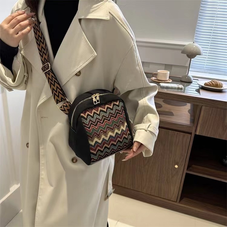 Summer ethnic fashionable retro shoulder bag