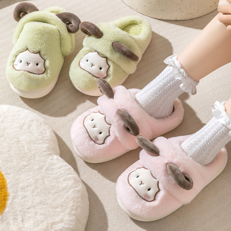 Caricatura de dibujos animados zapatillas de algodón interior lindas bolsas de lana tacones zapatillas de algodón pisar sensación de diseño de invierno zapatillas cálidas