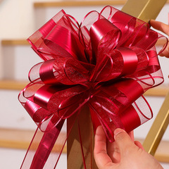 結婚祝い用品のウェディングルームの配置装飾カラーは階段の手すりを持っています。