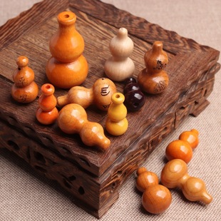 Qiao Linglong peach wood carving gourd carving gourd lettering gourd waist with hole gourd peach wood gourd accessories gourd gourd