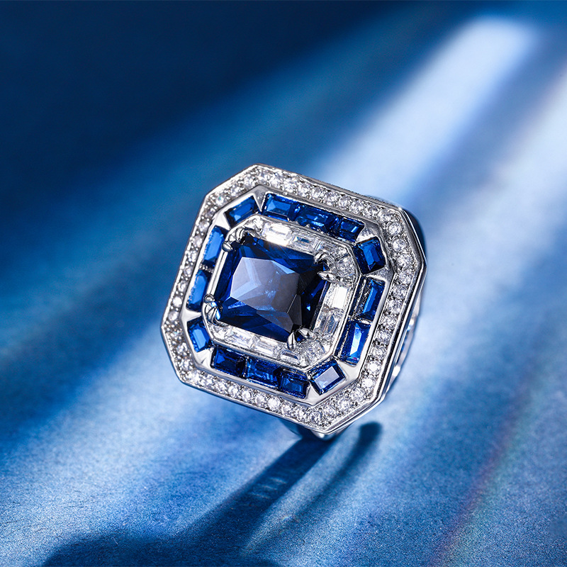 Otoño e Invierno nuevo estilo Zhuang Sheng joyería cobre inferior chapado en oro simulación rojo corindón azul señaló cristal moda anillo cuadrado femenino 8*10