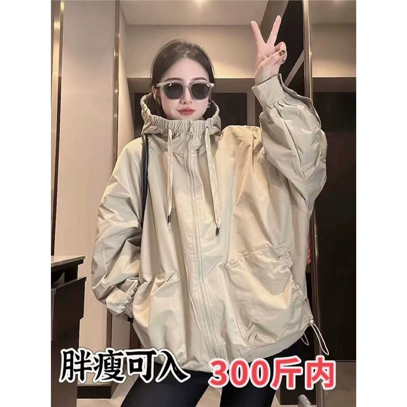 Европейские товары плюс 300 кг ветровка куртка женский прилив 2024 весенняя одежда новая веревка складка дизайн повседневная куртка