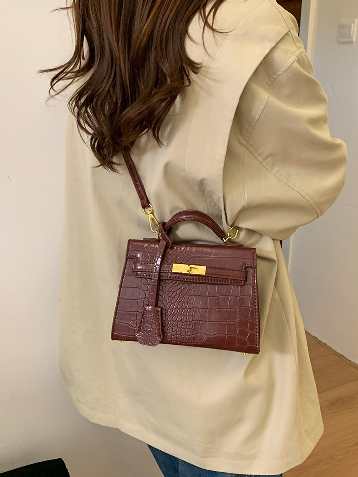 Bolso de mano caliente para mujeres 2025 nuevo estilo transfronterizo de alto nivel con patrón de cocodrilo lujoso y versátil bolso de hombro