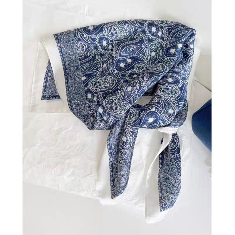 Verano bufandas de seda de cuello bufandas de seda 70 seda de imitación mujer flores de anacaju rojo retrógrado bufandas al por mayor