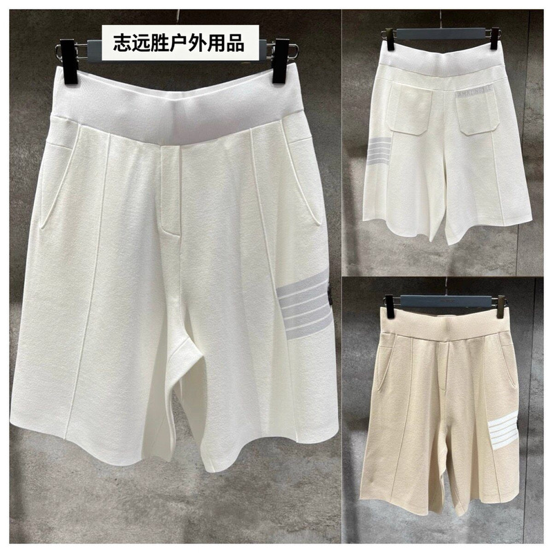 Women's 2026 Spring Golf New Apparel Knitted Shorts Skull Pattern Versatile Casual Pants in White and Beige Women's 2026 Spring Golf New Apparel Knitted Shorts Skull Pattern Versatile Casual Pants in White and Beige