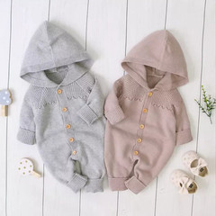赤ちゃんのニットの連体は、春と秋の新生児の服です。