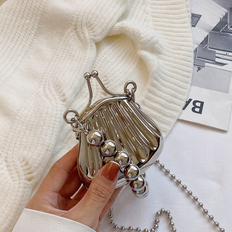 High end Mini Pearl Chain Handheld for Women 2023 New Small Stand One Shoulder Crossbody Shell Blessing Bag_voghion.com