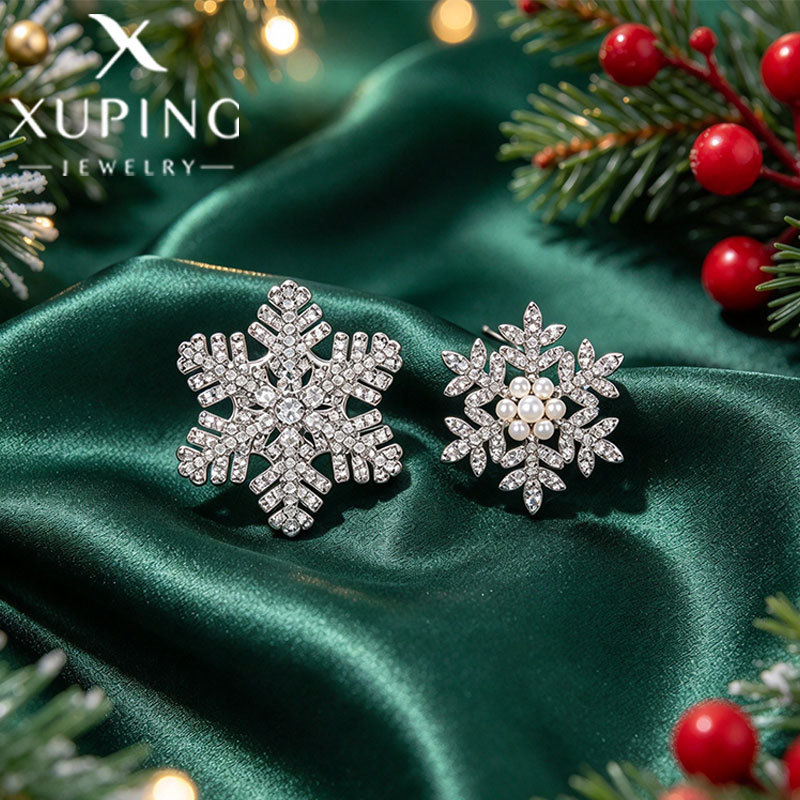 Xuping copo de nieve de Navidad aretes ligeros de lujo atmósfera aretes de aleación de cobre moda vestido de banquete pendientes transfronterizos para mujeres