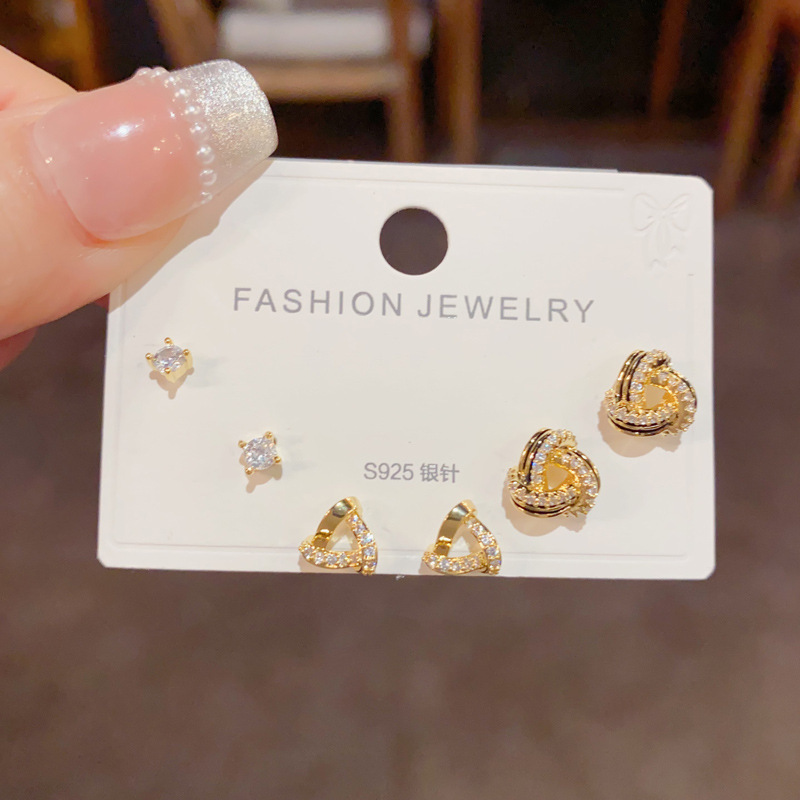 ニッチなファッションデザイン、ダイヤモンドで覆われた三角形のイヤリングセット、絶妙で軽い高級感、多用途のイヤリングの組み合わせ卸売|undefined