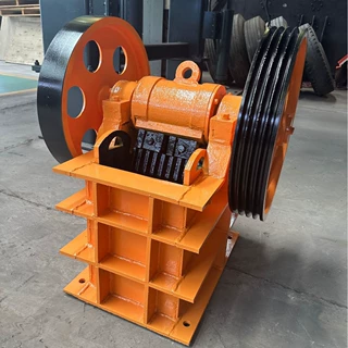 小型150x250矿用颚式破碎机 源头工厂批发柴油版矿石移动破碎机