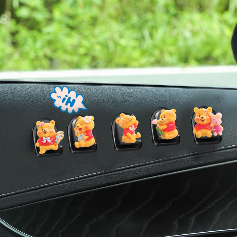El nuevo adorno de coche súper lindo oso pequeño coche de dibujos animados consola central de coche decoración de la pantalla de navegación decoración de la cabeza