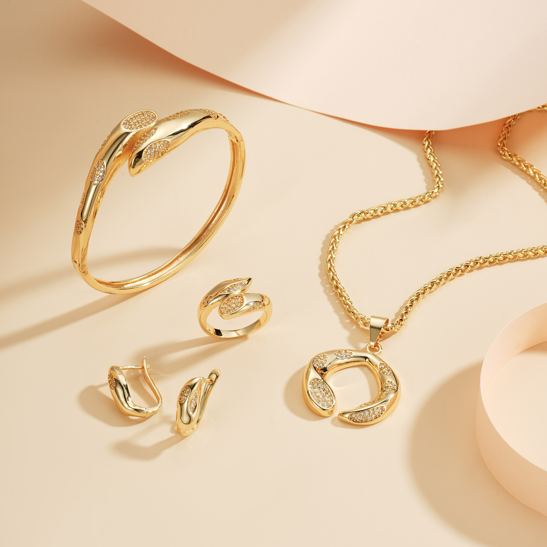 Europa y América de moda ligera de lujo cobre dorado joyería conjunto pulsera pendientes pulsera colgante collar joyería de alta gama conjunto de cuatro piezas image 1
