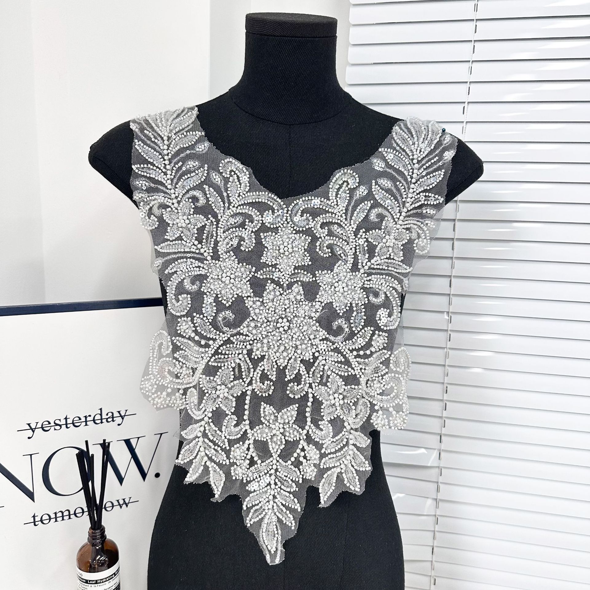 Nuevo encaje hueco estereoscópico bordado a mano falso cuello delantero esquinilla perla decoración exquisita vestido vestido vestido de baile image 1