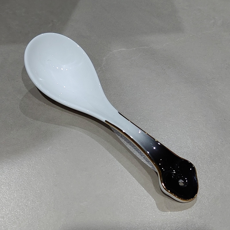 ホテルクラブ高級ボーンチャイナ食器、金縁クリエイティブ白黒プレート、ボーンチャイナプレート、羽根ボウル、スプーン、カップ、箸、テーブルセット|undefined