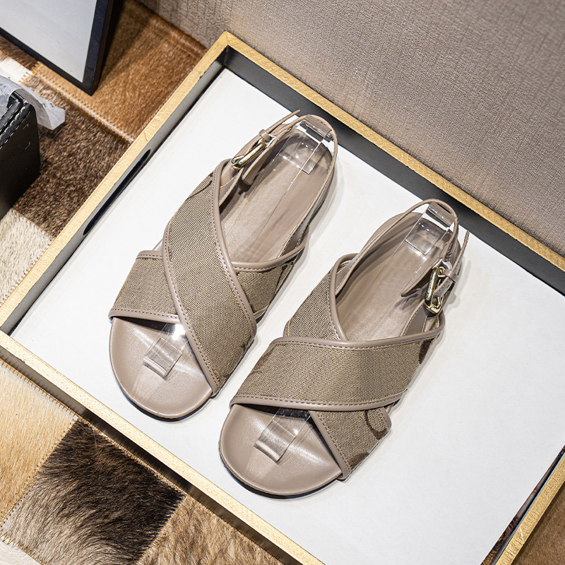 Sandales à semelles épaisses pour femmes 2024 nouveaux vêtements d'extérieur d'été C sandales rehaussantes à brides croisées sandales pour femmes_voghion.com