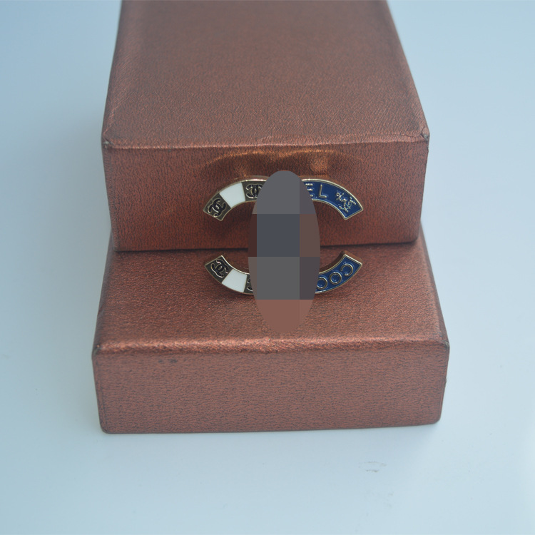 欧美小香风胸针 秋冬新款复古别针款撞色西装大衣C型胸花批发