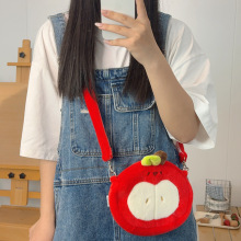 猫范新品原创苹果斜跨包毛绒水果挂脖包可爱创意手机包个性耳机包