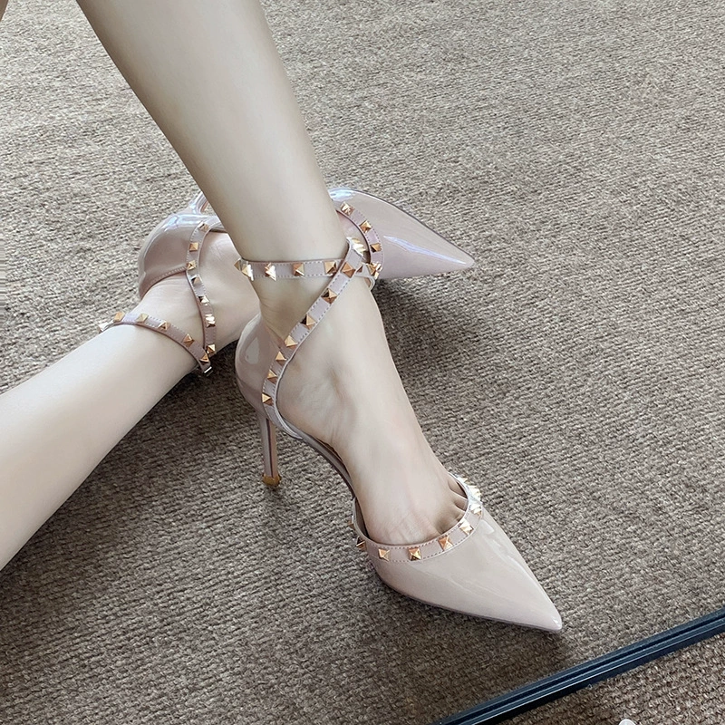 Сексуальные туфли на высоком каблуке с заклепками Royal Sister 2025, новый стиль, универсальные и не утомляющие, на шпильке с острым носком, красивые летние сандалии знаменитостей для женщин