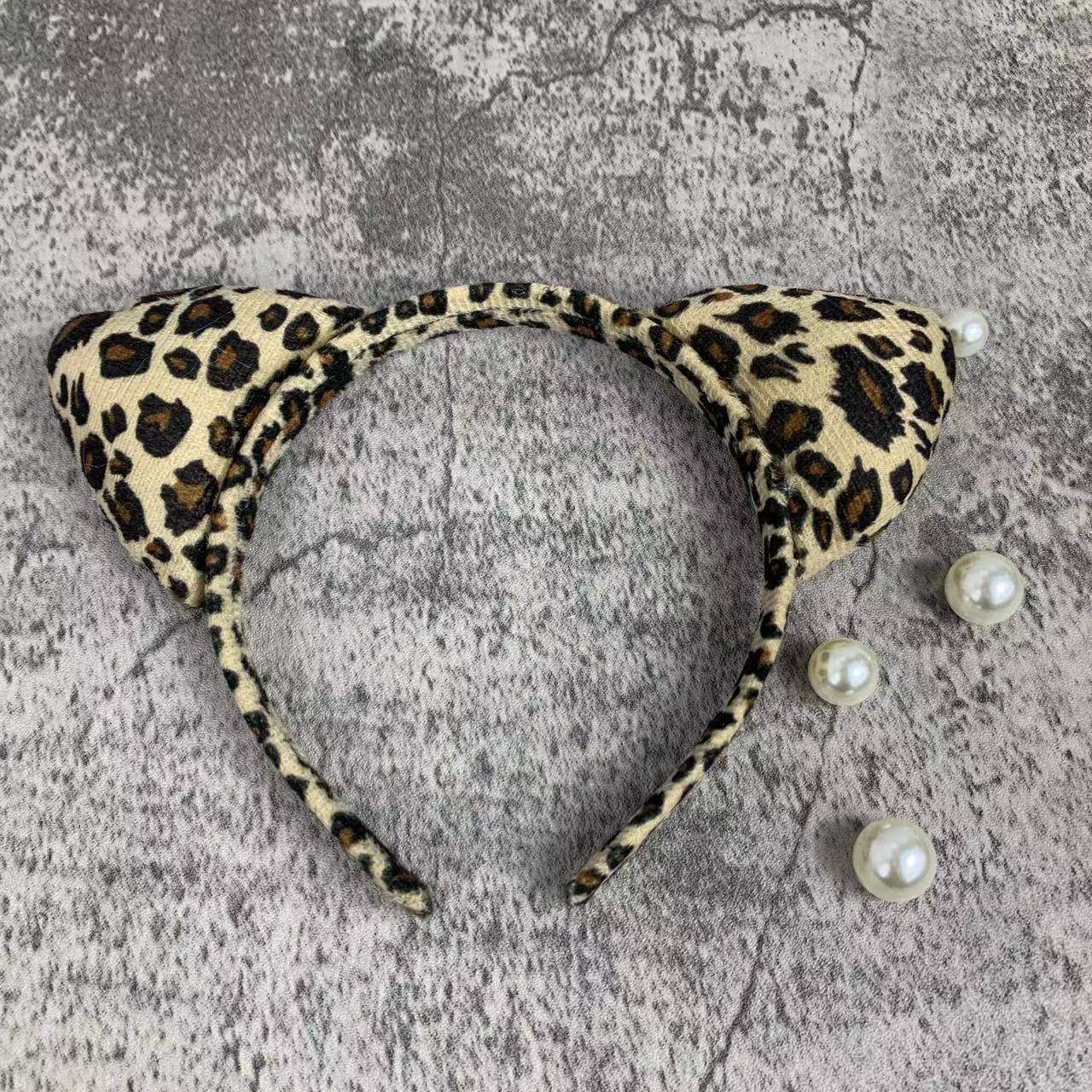 Orejas de leopardo marrón