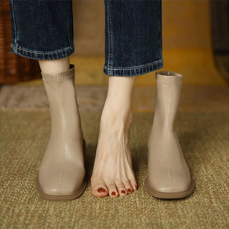 Super hot milk tea color flat boots for women autumn and winter New soft leather thin boots British thick heel Martin boots long boots