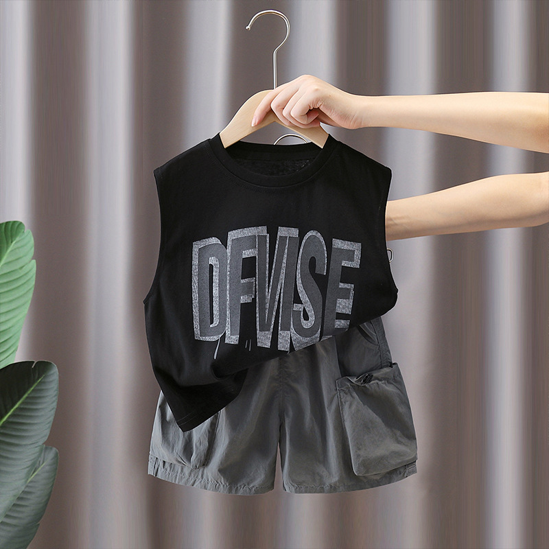 7404 Conjunto de chaleco con letras para niños Verano 2025 Nuevo traje para niños Versión coreana suelta y delgada de dos piezas sin mangas