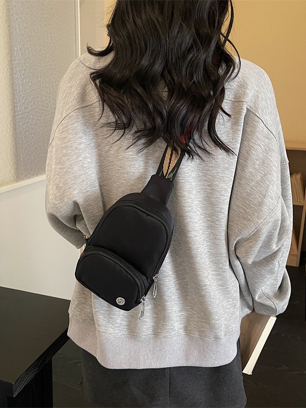 Bolso de tendencia coreano para mujeres 2026 verano nuevo estilo de moda ligero y simple bolso de hombro nicho bolso de pecho super caliente image 5