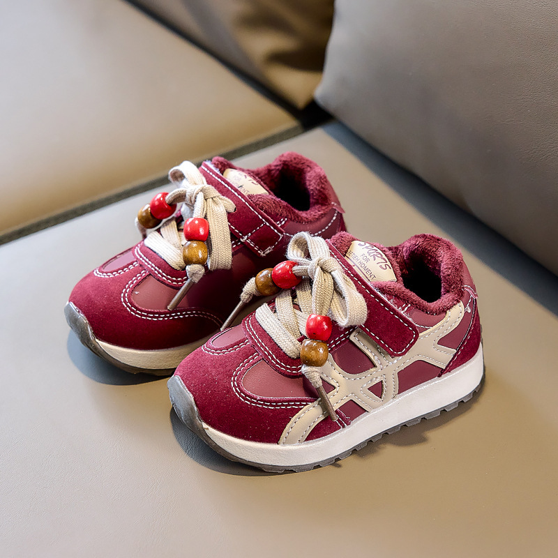 Baskets d'hiver doublées en peluche pour enfants – Bottines unisexes en polaire avec semelle souple en EVA (Noir/Rouge, Pointures 21-30, Antidérapantes et chaudes)_voghion.com