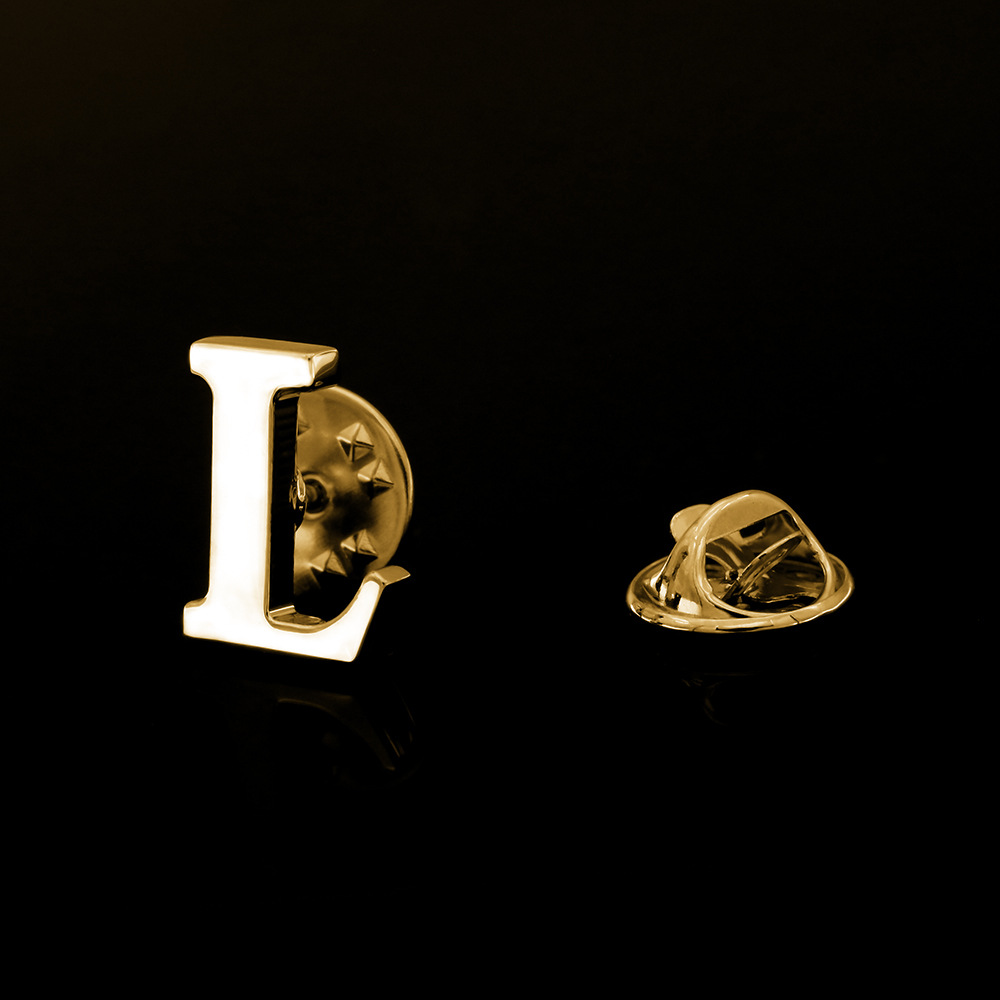 [Cobre puro de doble capa de galvanoplastia sin inventario] Joyería de los hombres de moda 26 letras broche collar pin insignia al por mayor