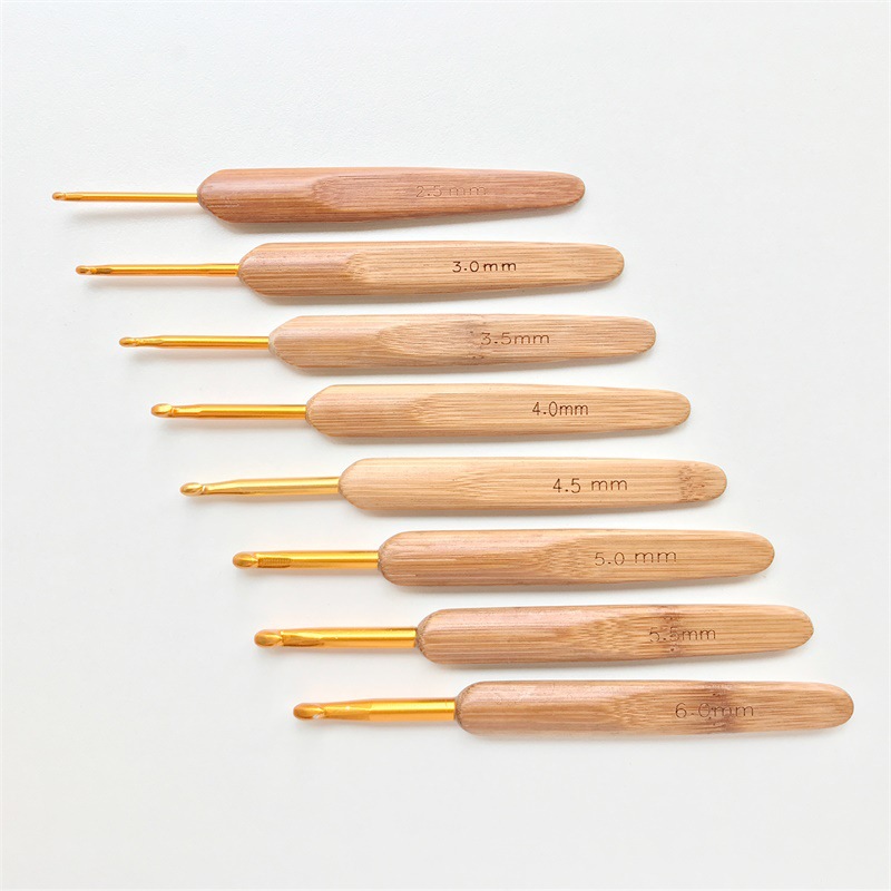 Manufacturer Wholesale Carbonized Bamboo Handle Aluminum Crochet Hook Metal Crochet Needle Sweater Needle DIY Handmade Knitting Tool Set Flat
