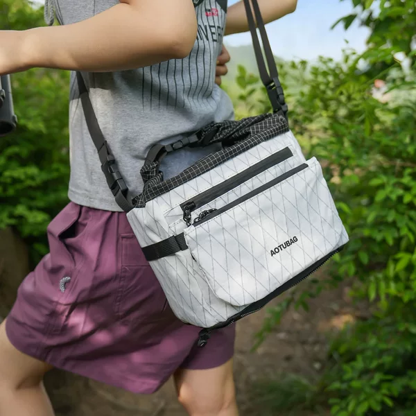 Shoulder Bag for Men and Women, Sports and Leisure Hiking Crossbody Bag, Cross-Country Sports Multi-Functional Water-Repellent Mountaineering Outdoor Bag